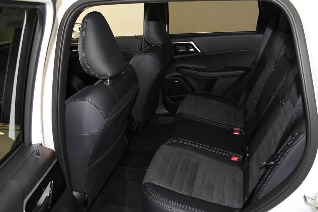 Mitsubishi Outlander - Thumbnail 10