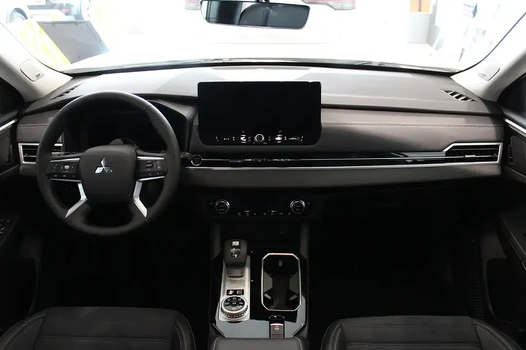 Mitsubishi Outlander - Thumbnail 13