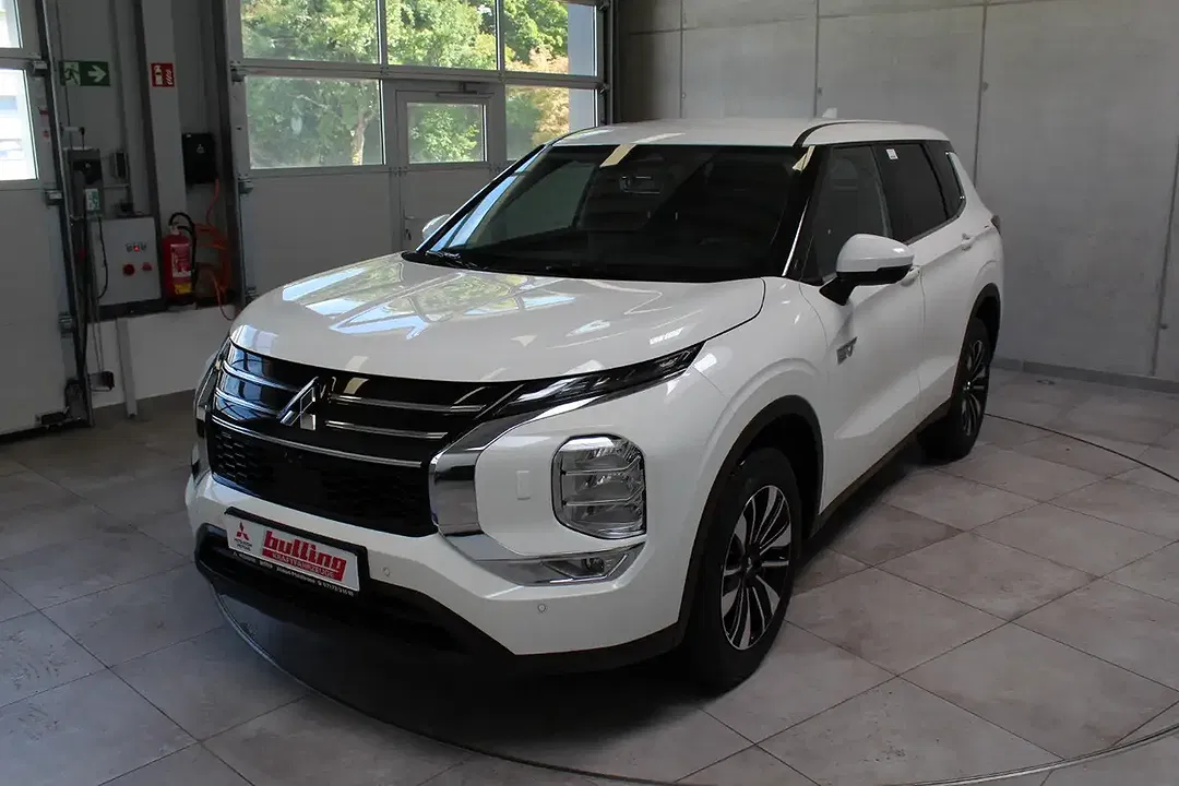 Mitsubishi Outlander - Thumbnail 2