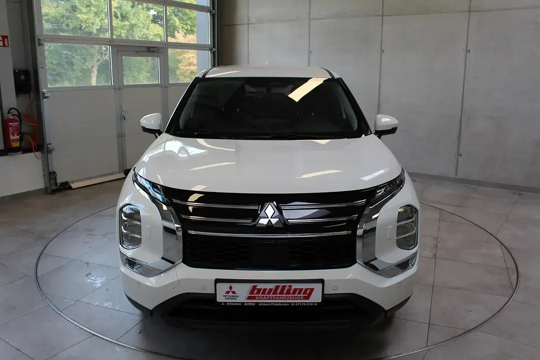 Mitsubishi Outlander - Thumbnail 3