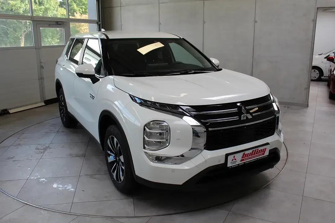 Mitsubishi Outlander - Thumbnail 4
