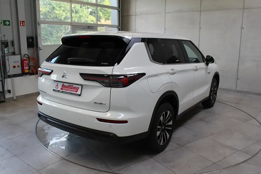 Mitsubishi Outlander - Thumbnail 5