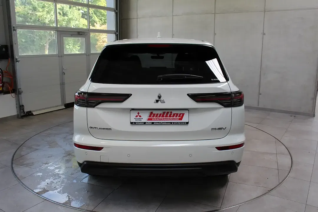 Mitsubishi Outlander - Thumbnail 6