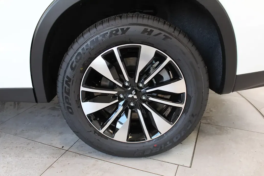 Mitsubishi Outlander - Thumbnail 8