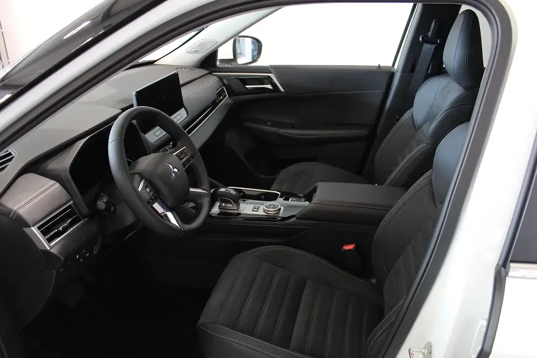 Mitsubishi Outlander - Thumbnail 9