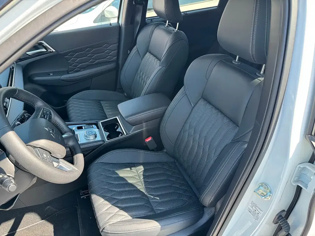Mitsubishi Outlander - Thumbnail 4