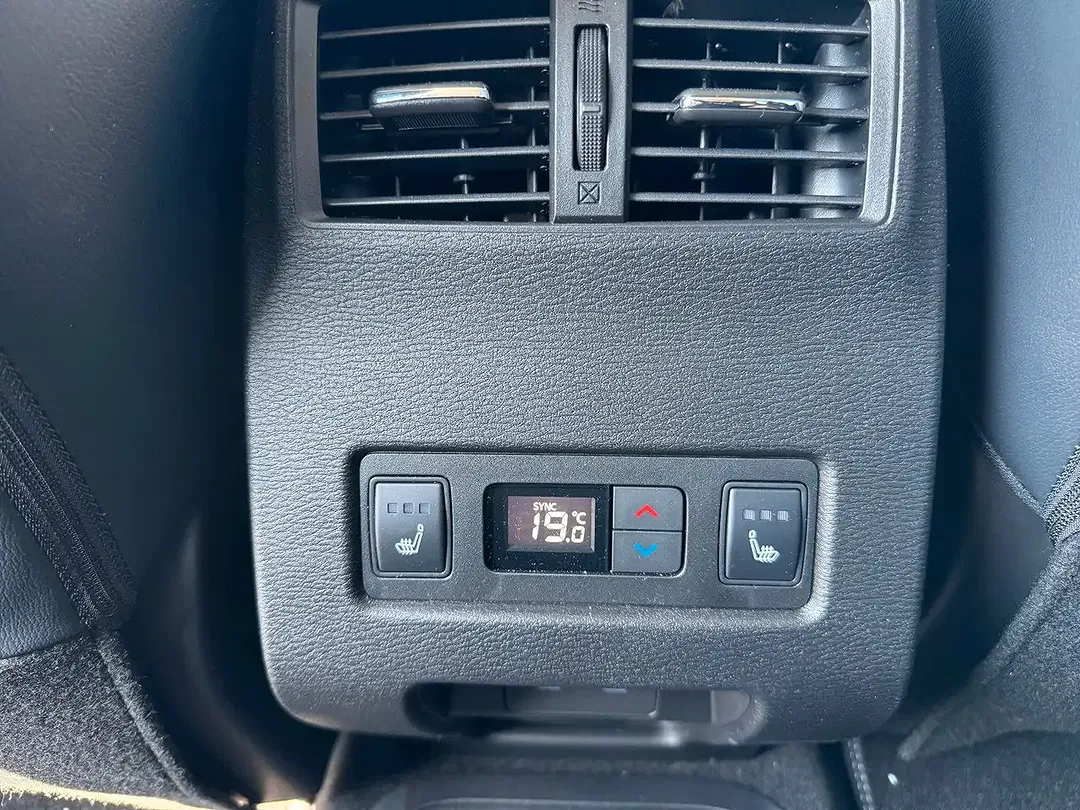 Mitsubishi Outlander - Thumbnail 6