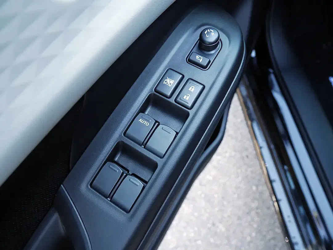 Suzuki Swift - Thumbnail 10