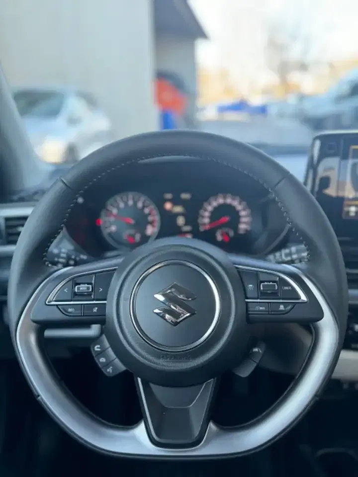 Suzuki Swift - Thumbnail 11