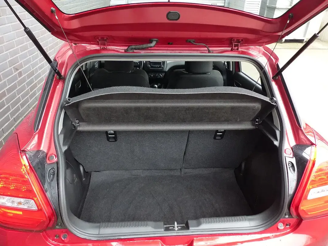 Suzuki Swift - Thumbnail 12