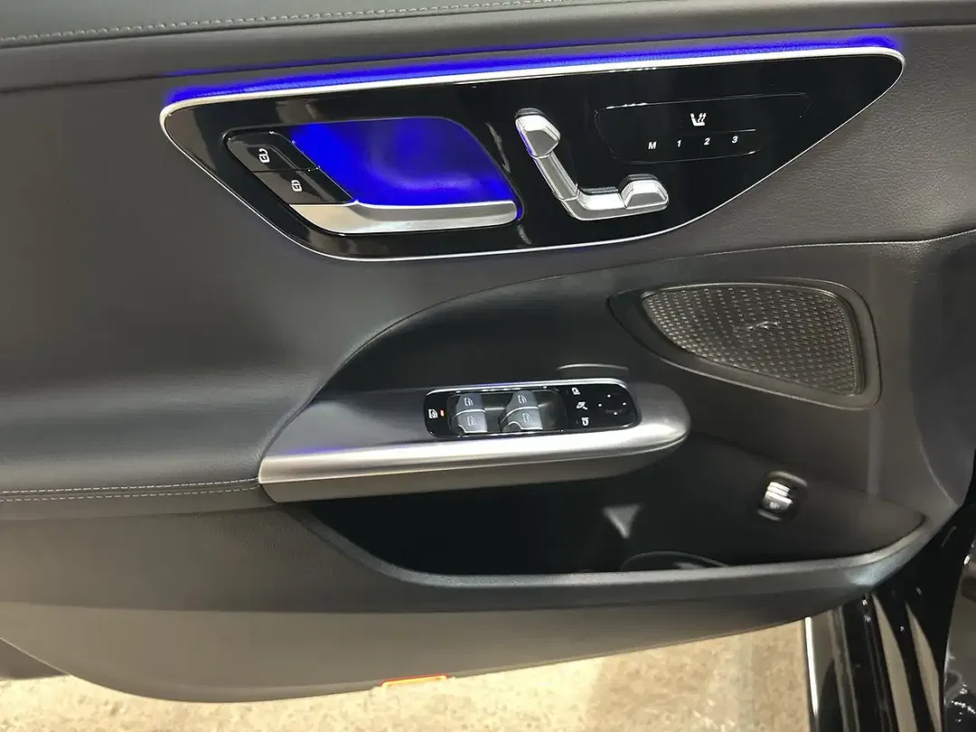 Mercedes-Benz C 300 - Thumbnail 11