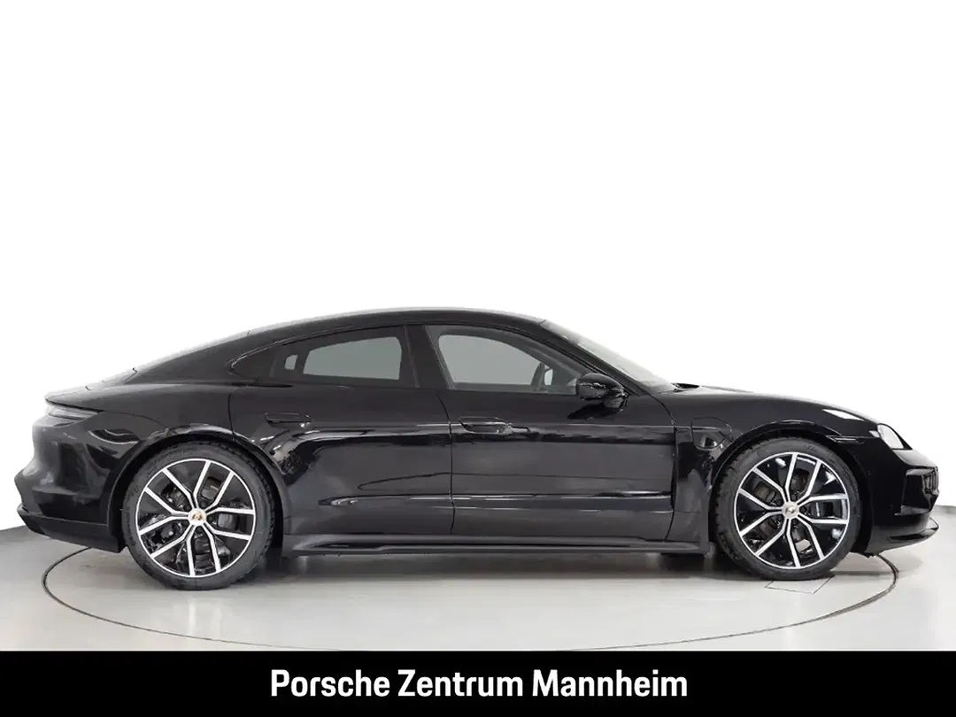 Porsche Taycan - Thumbnail 10