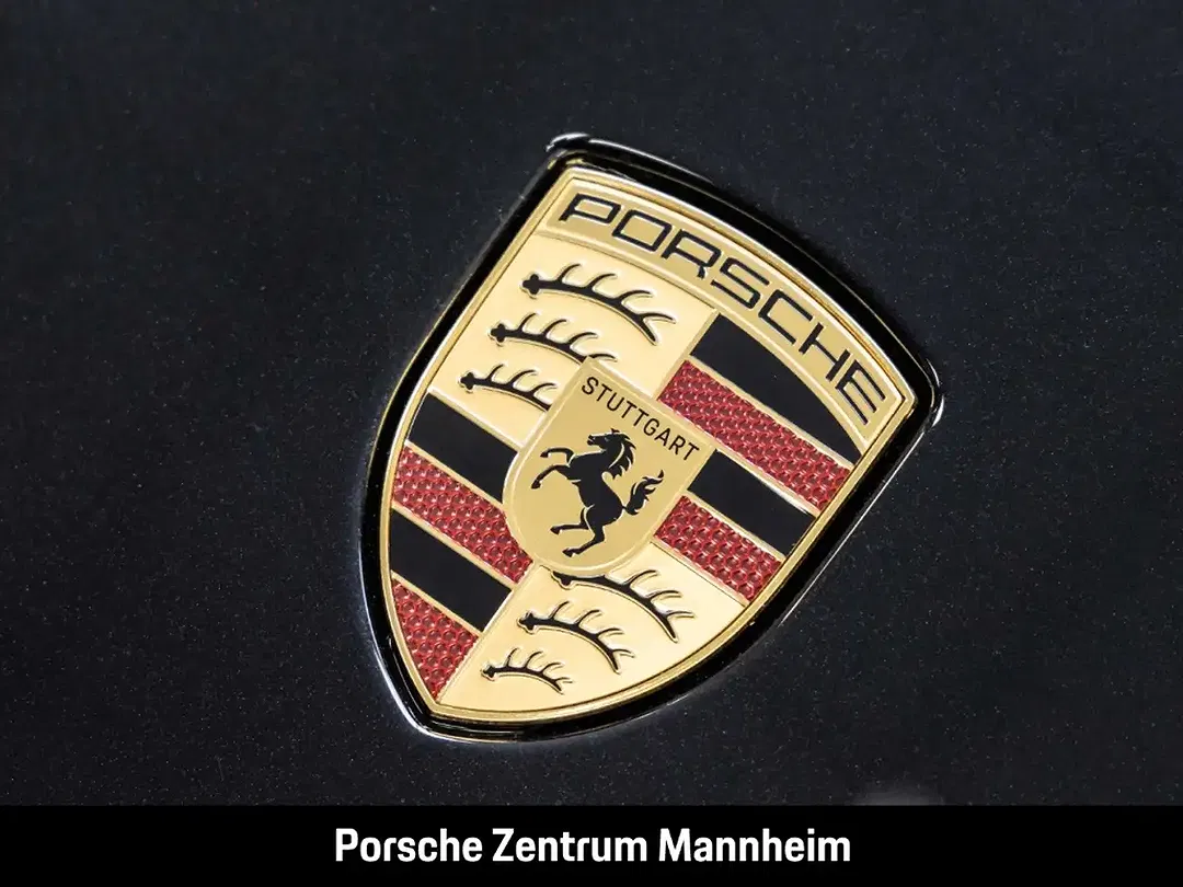 Porsche Taycan - Thumbnail 12