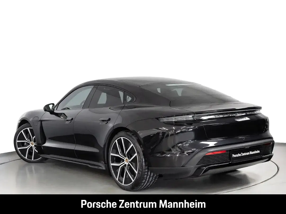 Porsche Taycan - Thumbnail 3
