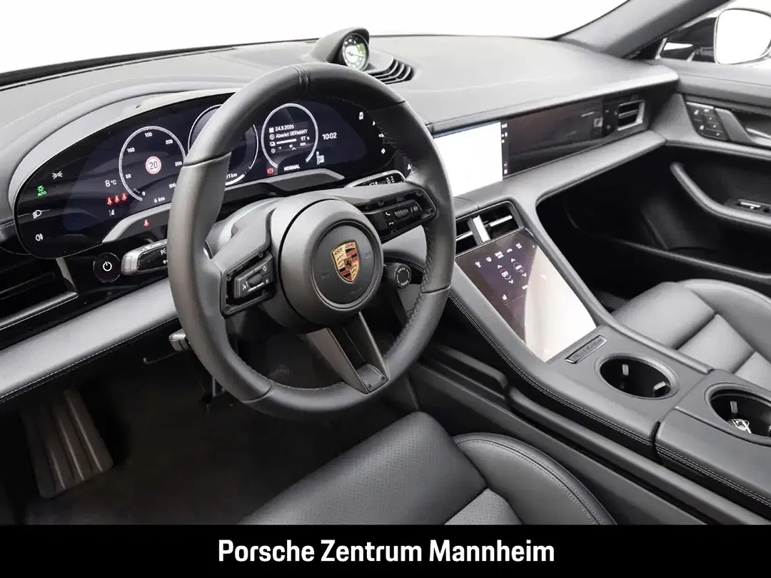 Porsche Taycan - Thumbnail 4