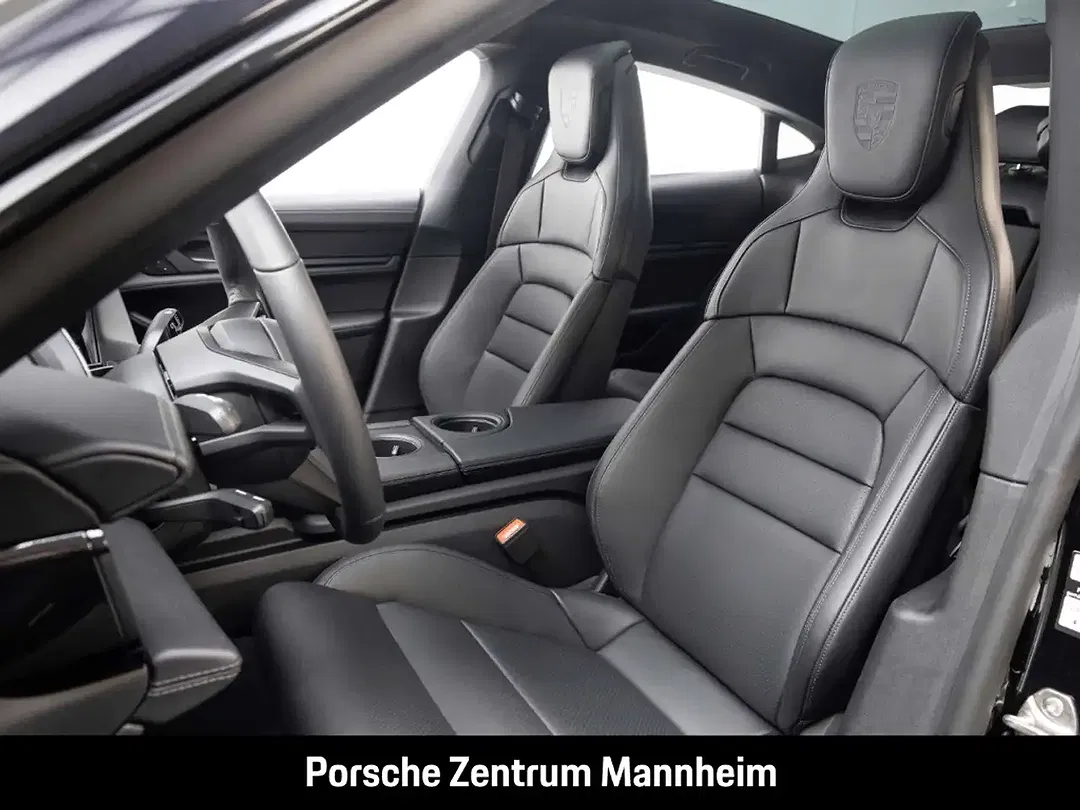 Porsche Taycan - Thumbnail 5