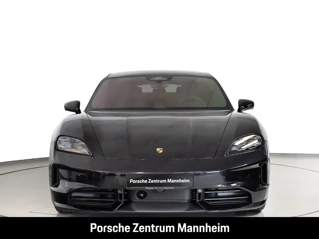 Porsche Taycan - Thumbnail 6