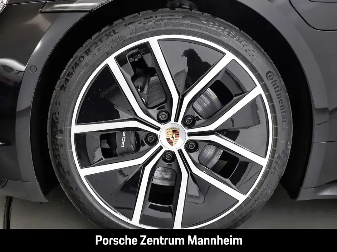 Porsche Taycan - Thumbnail 8