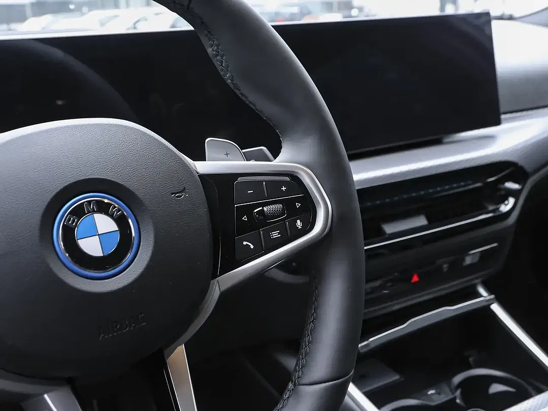 BMW 330 - Thumbnail 12