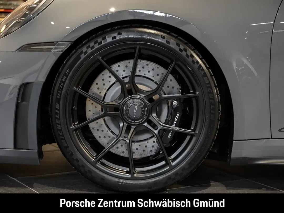 Porsche 992 - Thumbnail 11