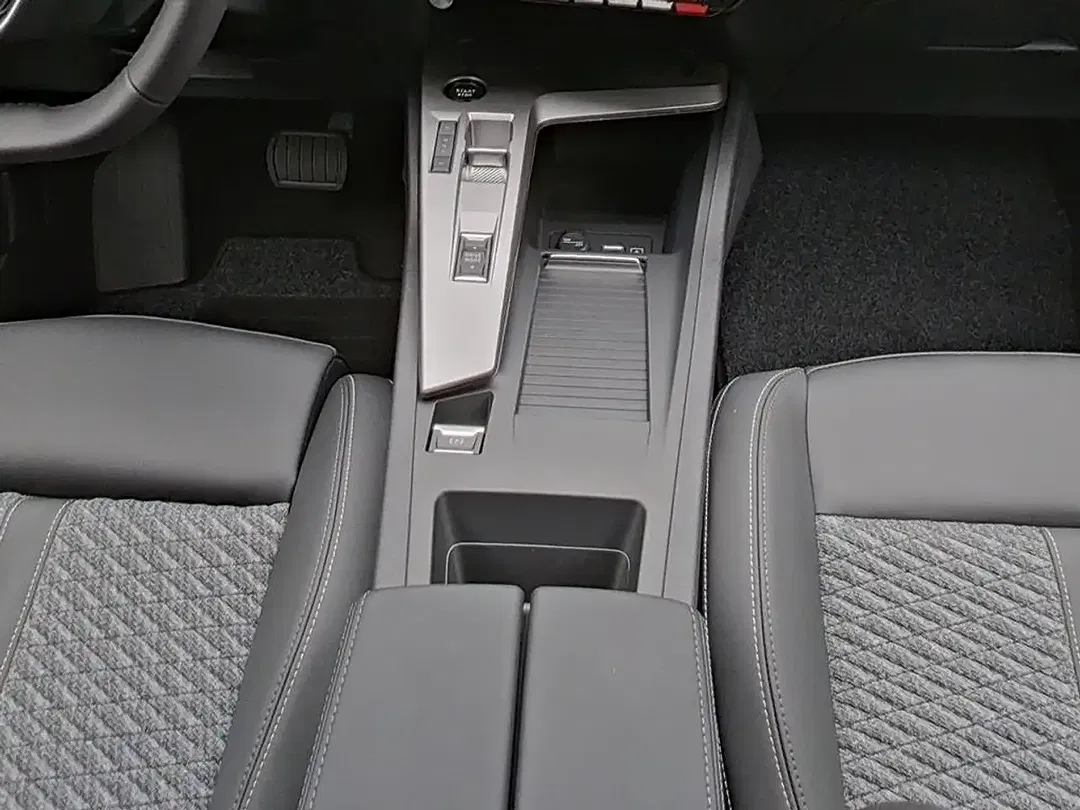 Peugeot 308 - Thumbnail 12