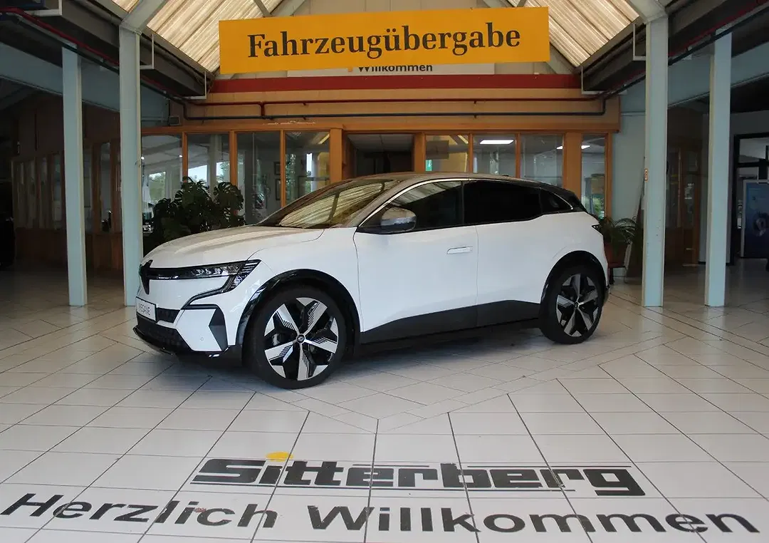 Renault Megane E-Tech - Thumbnail 1