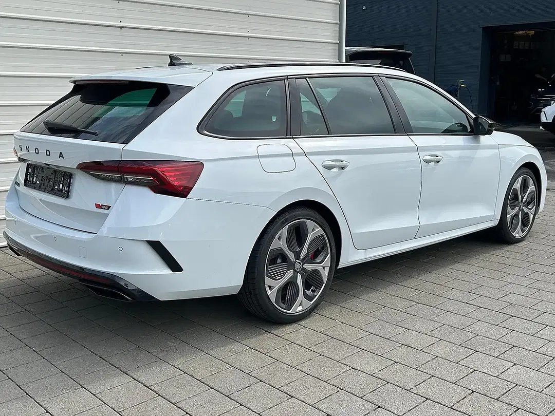 Skoda Octavia - Thumbnail 4