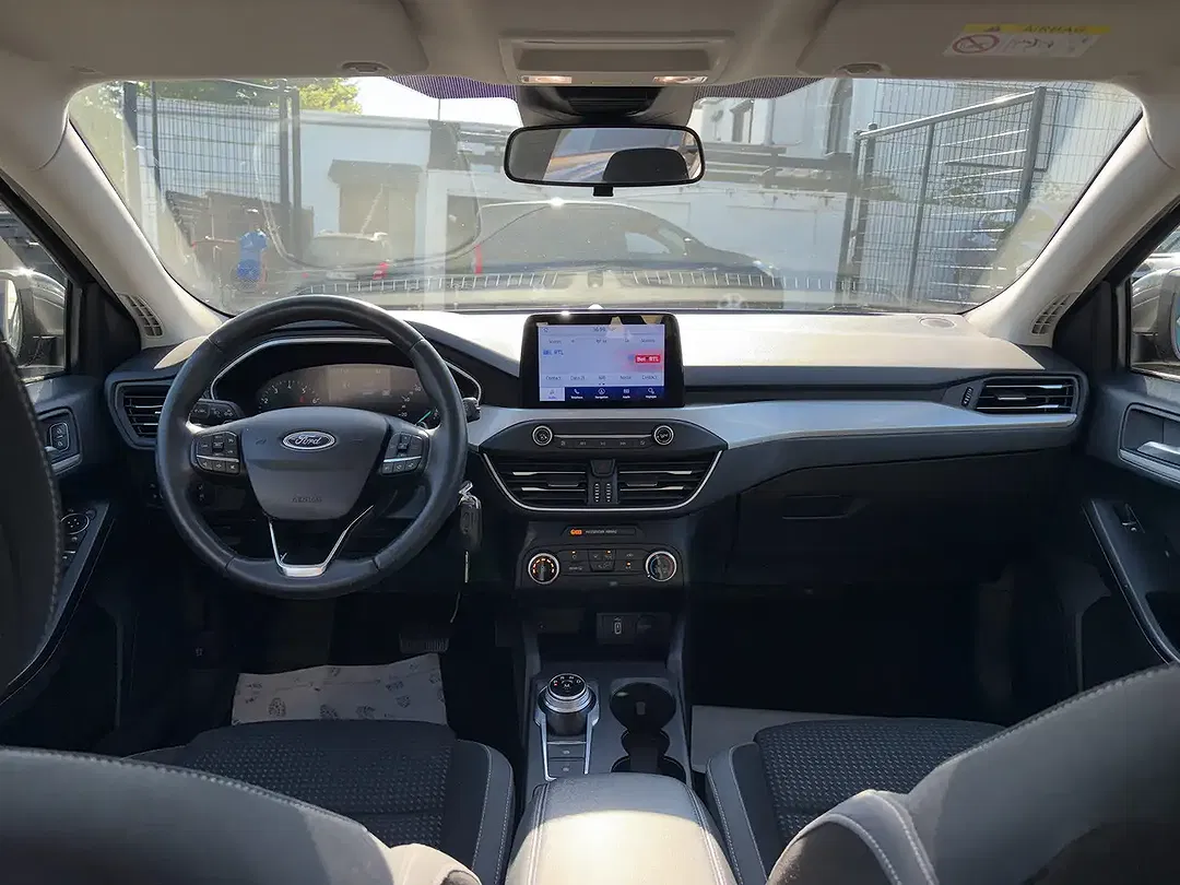 Ford Focus - Thumbnail 11