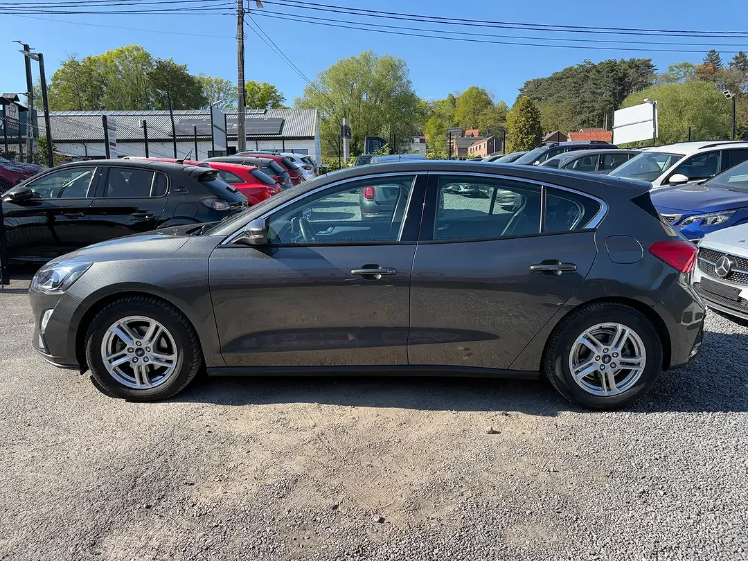 Ford Focus - Thumbnail 3
