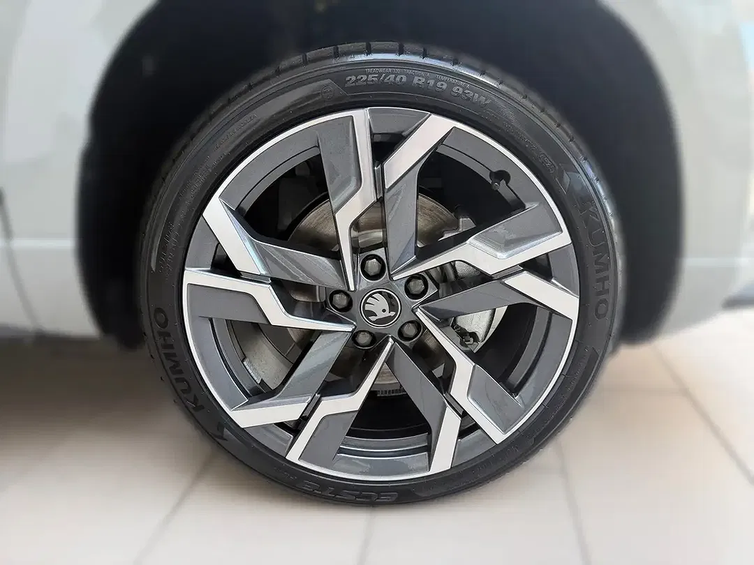 Skoda Karoq - Thumbnail 5