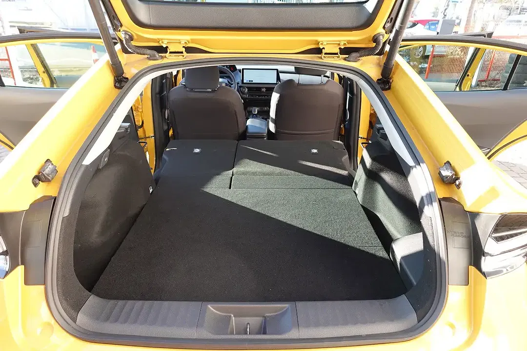 Toyota Prius - Thumbnail 12