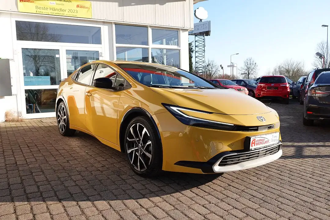 Toyota Prius - Thumbnail 2