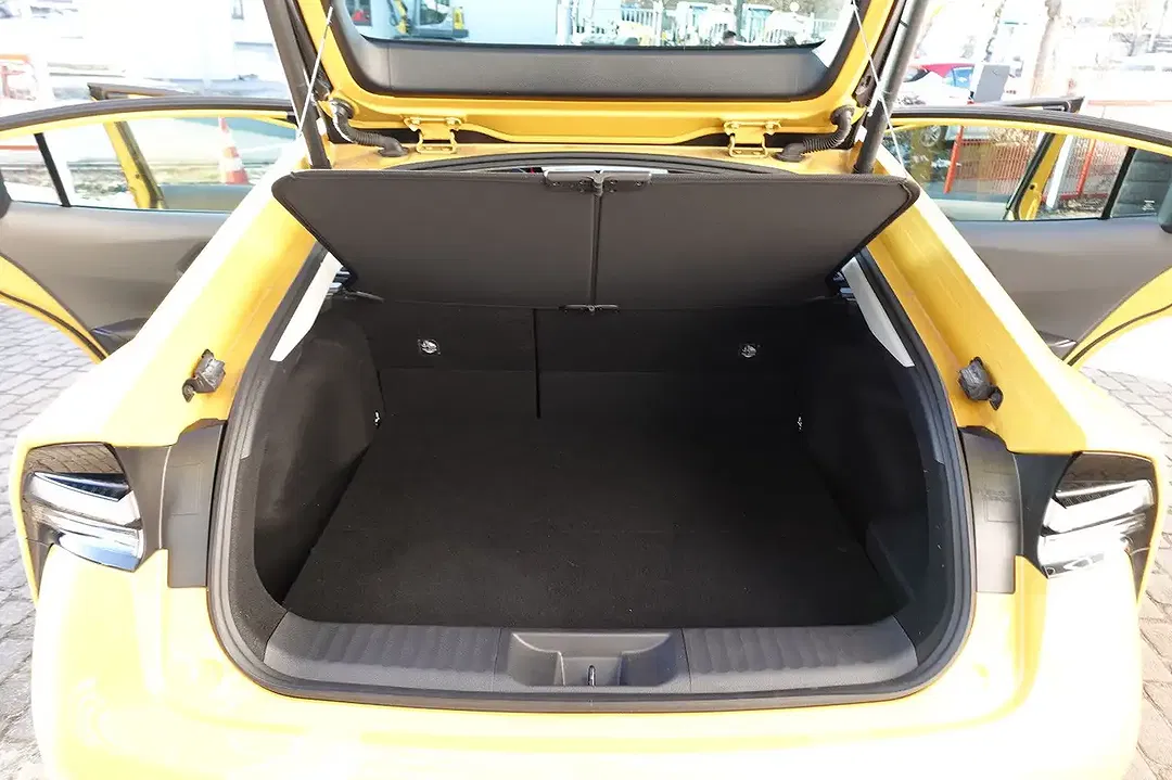Toyota Prius - Thumbnail 9
