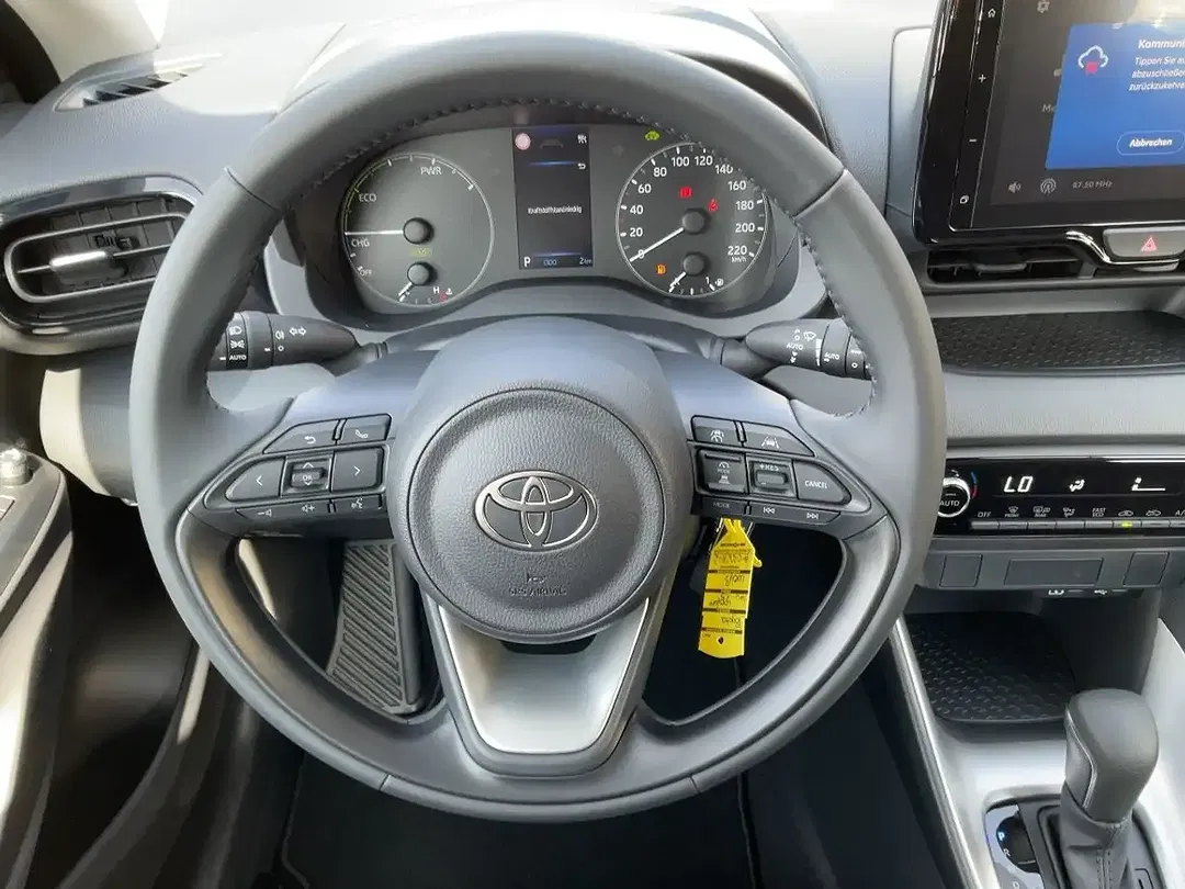 Toyota Yaris - Thumbnail 11