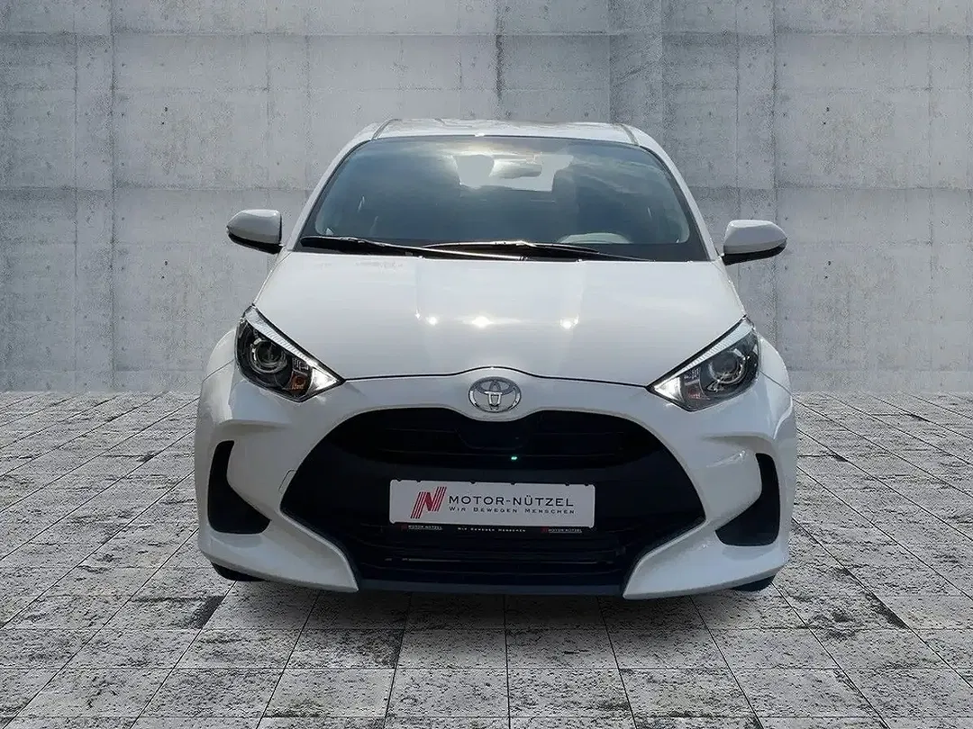 Toyota Yaris - Thumbnail 4