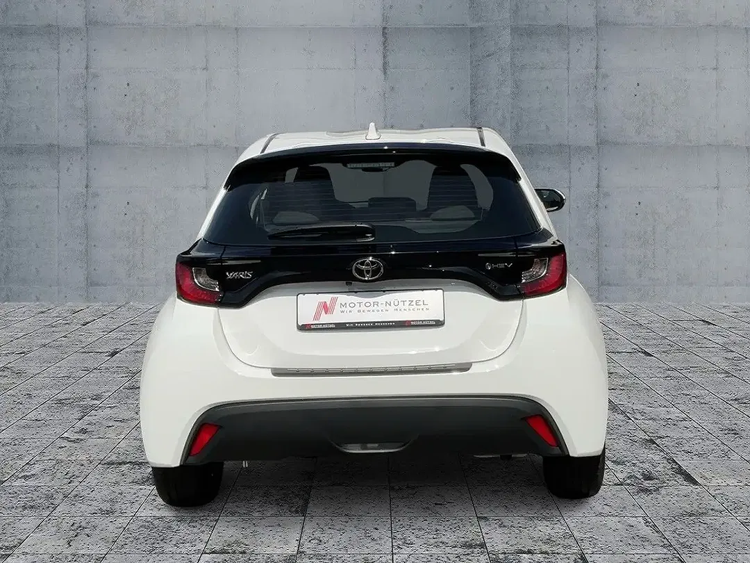 Toyota Yaris - Thumbnail 6