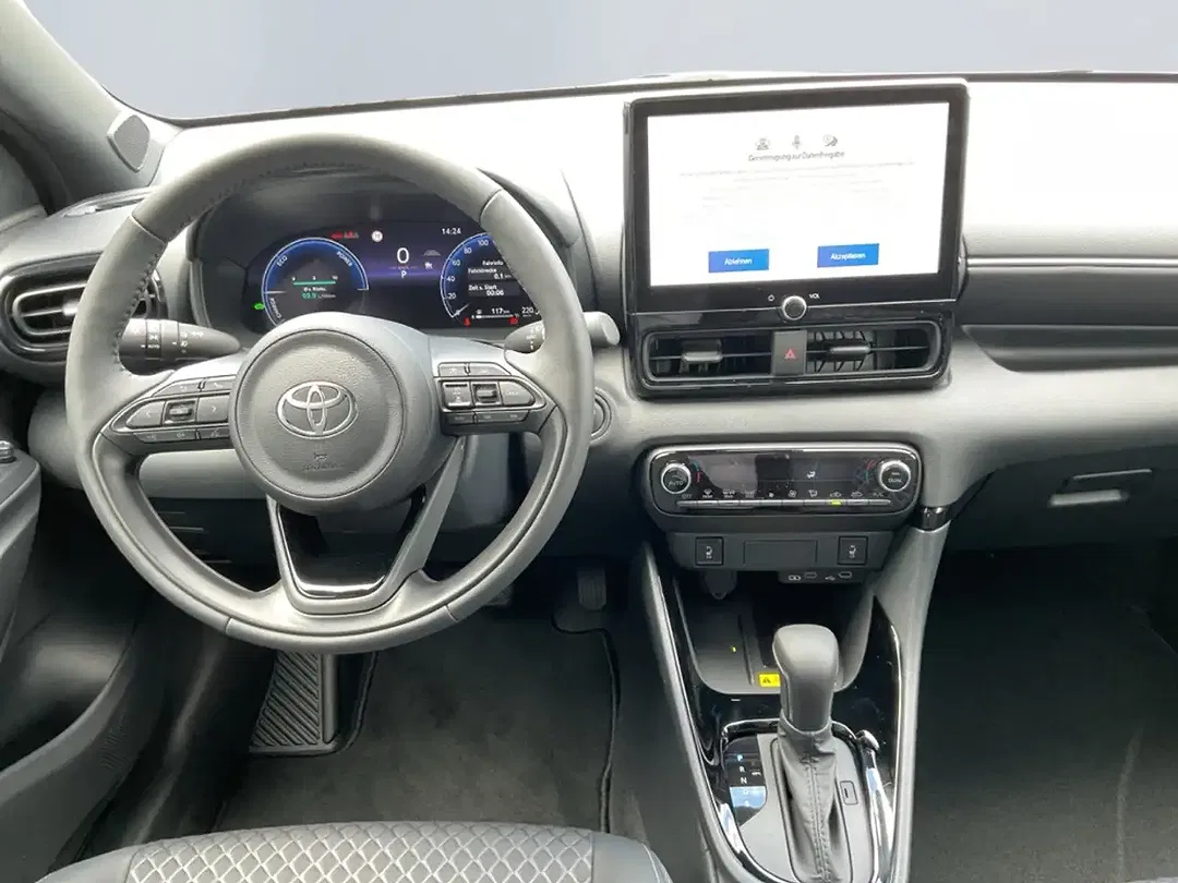Toyota Yaris - Thumbnail 8