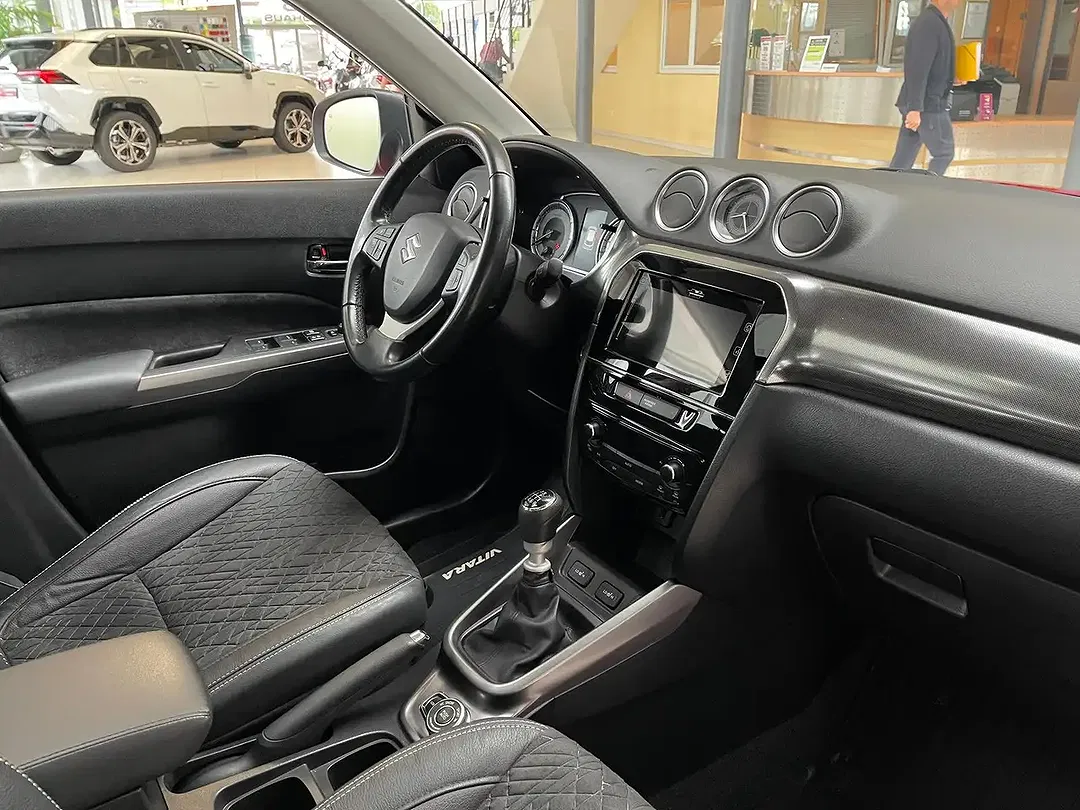Suzuki Vitara - Thumbnail 14