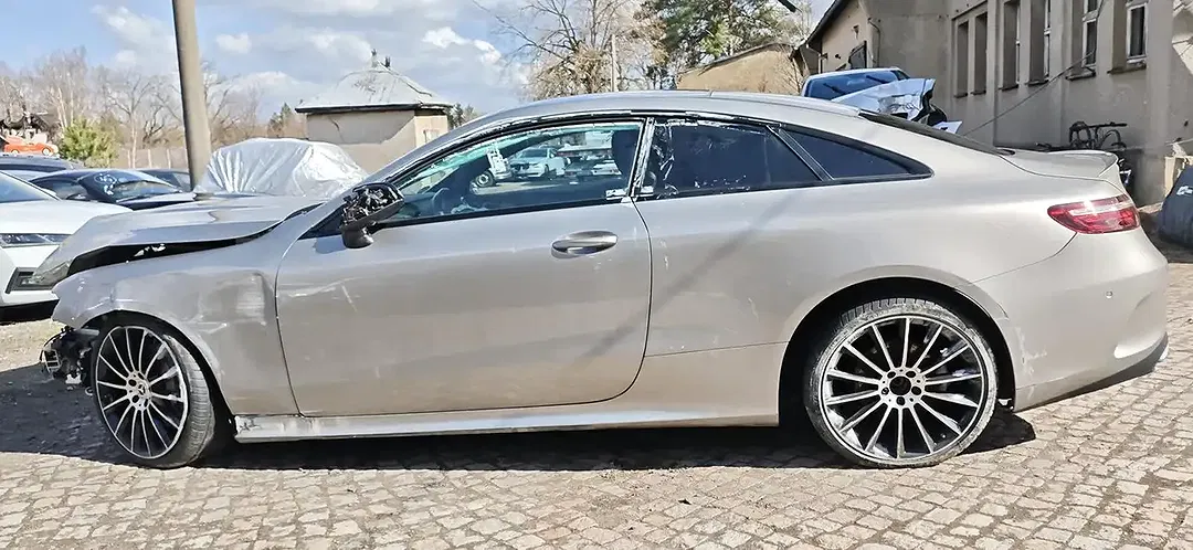 Mercedes-Benz E 200 - Thumbnail 10