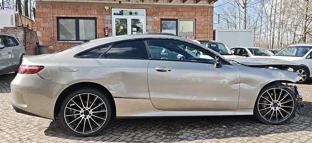 Mercedes-Benz E 200 - Thumbnail 11