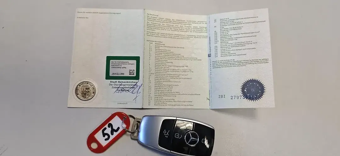 Mercedes-Benz E 200 - Thumbnail 3