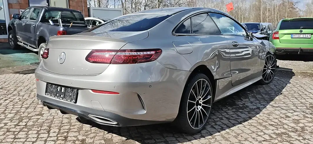 Mercedes-Benz E 200 - Thumbnail 6