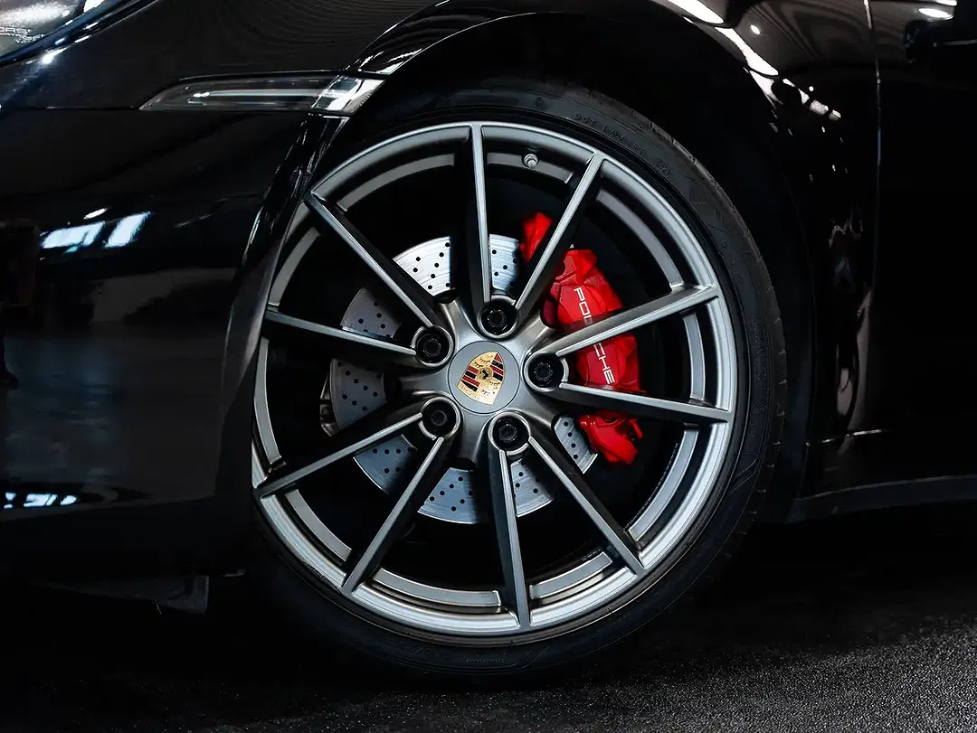 Porsche 992 - Thumbnail 2