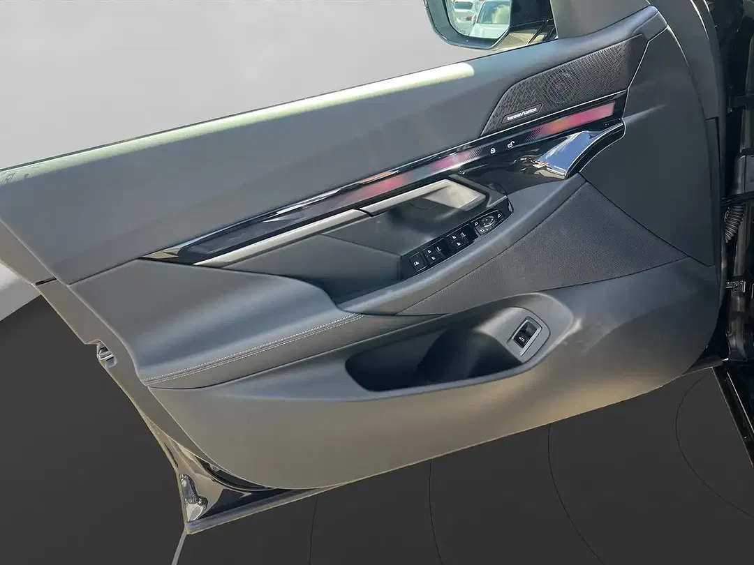 BMW 520 - Thumbnail 12