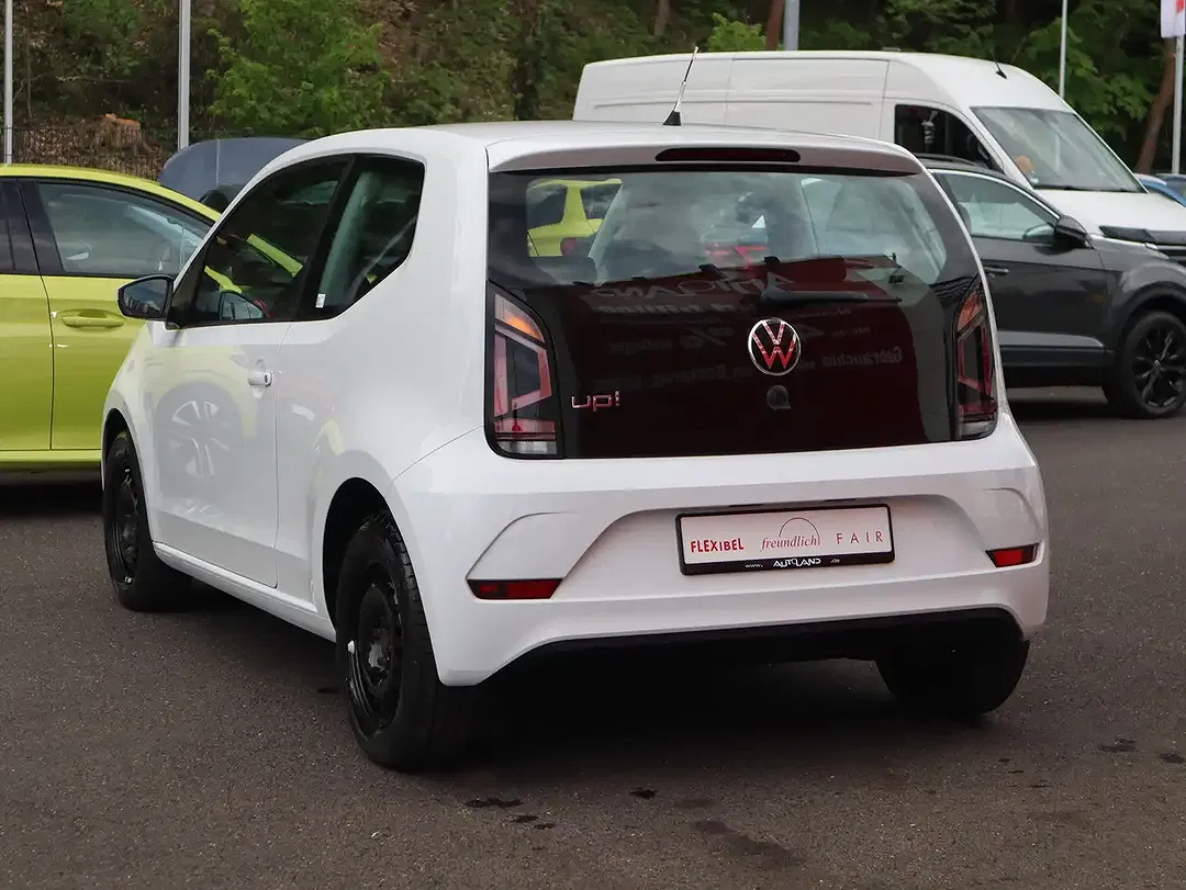 Volkswagen up! - Thumbnail 3