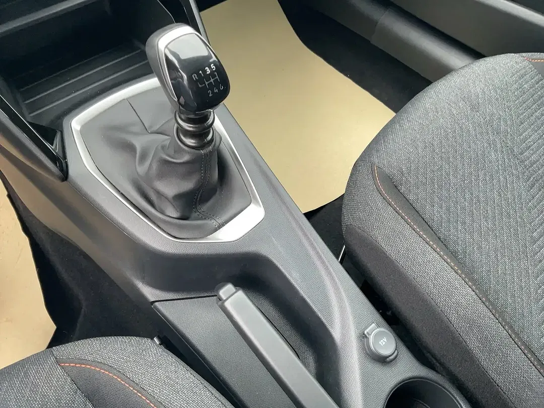 Peugeot 208 - Thumbnail 10