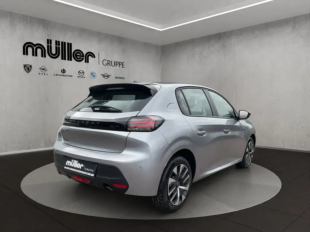 Peugeot 208 - Thumbnail 2