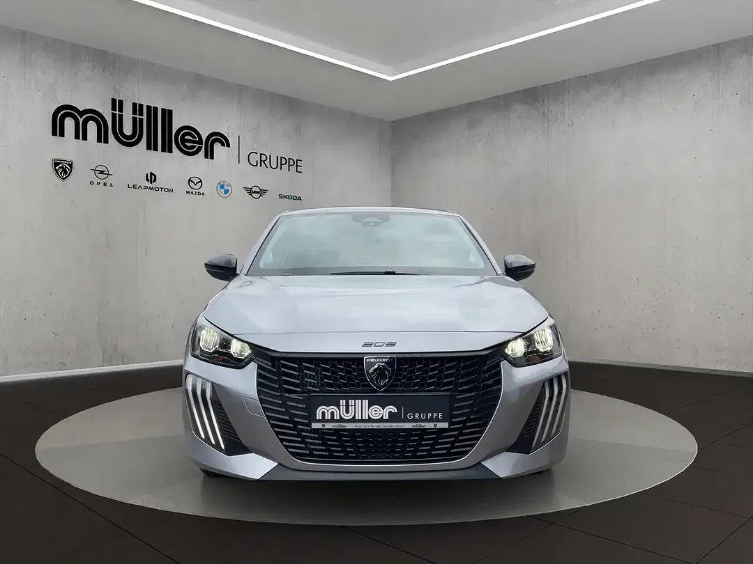 Peugeot 208 - Thumbnail 3
