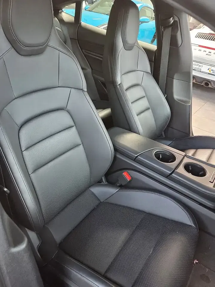 Porsche Taycan - Thumbnail 10