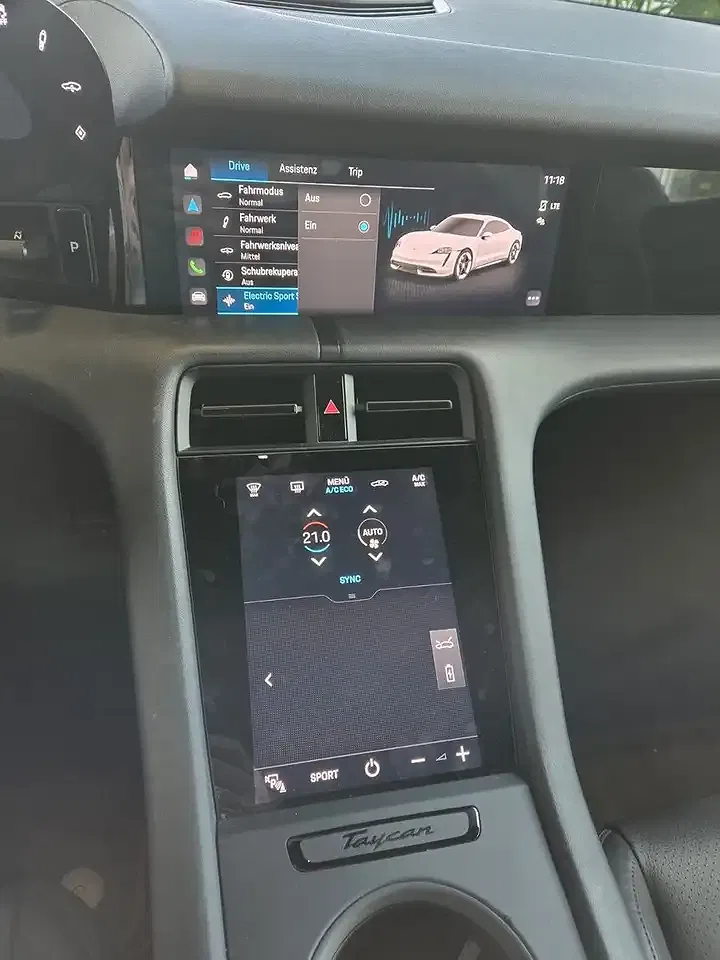 Porsche Taycan - Thumbnail 15